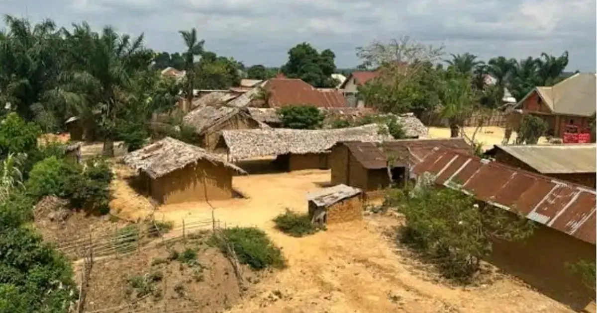 Drame à Kabambare : la mort d'un ancien chef de village déclenche de violents affrontements et des incendies criminels à Kabeya