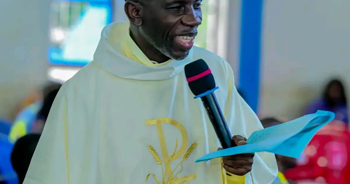 🔴 « L’Église doit toujours être dans l’opposition » : l’Abbé Blaise Kanda relance le débat sur le rôle de l’Église en politique