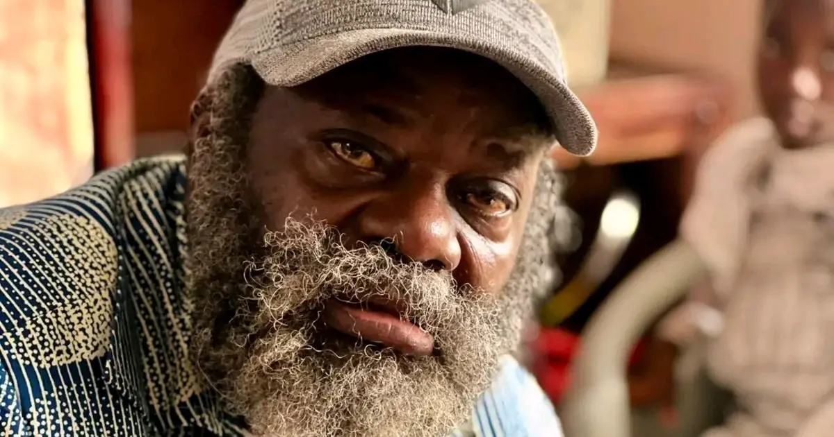 Cameroun : un journaliste laisse pousser sa barbe depuis six mois pour dénoncer l’absence de remaniement gouvernemental